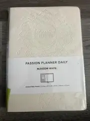 Passion Planner Daily Blossom Whit- undated daily planner - 93 days A5 5.8 x 8.3