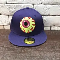 在飛比找蝦皮購物優惠-MISHKA x New Era 眼球 紫色 全封 棒球帽【