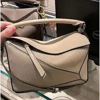 在飛比找Yahoo!奇摩拍賣優惠-Loewe 羅威 Puzzle Bag Sand/Mink 