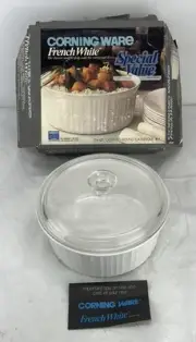 NEW CorningWare French White 2 1/2 Qt Casserole Dish F-1-B With Pyrex Glass Lid