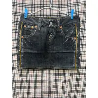 在飛比找蝦皮購物優惠-Levi’s  49323 牛仔短裙