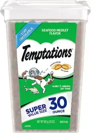 TEMPTATIONS Classic Crunchy and Soft Cat Treats Seafood Medley Flavor, 30 Oz....