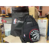 在飛比找蝦皮購物優惠-全新 百威啤酒聯名NBA斜背包 暴龍隊