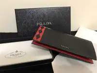 在飛比找Yahoo!奇摩拍賣優惠-全新正品專櫃Prada 長夾，雙色