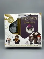 Harry Potter Crochet Kit Book of Patterns Wand Shaped Crochet Hook Yarn New (3E)