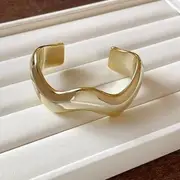 Chunky Open Bangle 01 - Wave - Gold - One Size