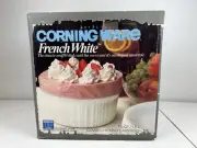 NOS VINTAGE CORNINGWARE 1.5 QT. ROUND CASSEROLE DISH WITH GLASS LID MADE IN USA
