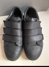 在飛比找Yahoo!奇摩拍賣優惠-Zara 黑色魔鬼沾休閒皮鞋 EU43