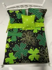 Dollhouse Mini bedspread comforter blanket 3 pillow 1:12 scale St Patrick clover