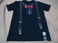 在飛比找Yahoo奇摩拍賣-7-11運費0元優惠優惠-StayReal 黑色吊帶領結圖案短袖T恤,尺寸:M,100