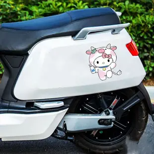 🎀台灣出貨🎀 電動車凱蒂貓貼紙Hello Kitty貓摩托車貼紙頭盔車貼防水個性貼膜 車貼 汽車貼紙 劃痕遮擋貼