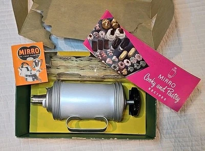 NIB Vintage Mirro Pastry Cookie Press Cake Decorator Set w/box FT-511