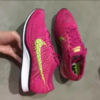 在飛比找蝦皮購物優惠-Nike Flyknit Racer 慢跑鞋 桃紅螢光勾 絕