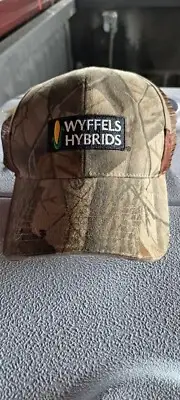 Wyffels Hybrids Hat Trucker Baseball Hat Mens Camo Realtree Corn Farming NWT