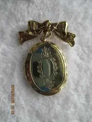 Vintage Fashion Jewelry Costume Brooch Pin Gold Locket New with Tag