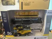 2025 FARM SHOW ERTL 1:64 *NEW HOLLAND* CR11 COMBINE w/TRACKS *PRESTIGE* NIB