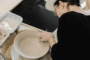 台北東區 | Round Round Pottery 複合式陶藝手作體驗 | 拉胚單堂體驗課