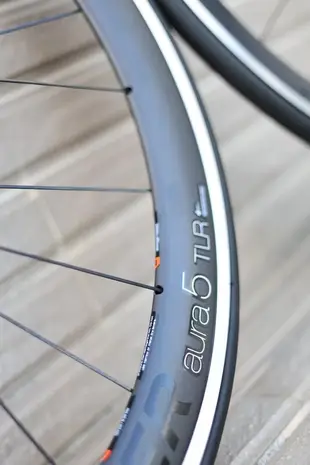 -中年大叔-BONTRAGER AURA 5 TLR 碳纖維輪組zipp/bora/vision/corima/跑零