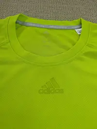 在飛比找Yahoo!奇摩拍賣優惠-adidas 螢光黃螢光綠短袖運動T-shirt 慢跑衣 籃