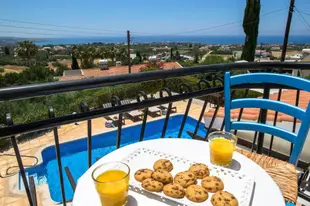 Villa Luna- 4 bed, sleeps 9, Hot tub, secluded garden & terrace with fantastic sea views