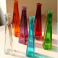 在飛比找樂天市場購物網優惠-彩色透明簡約現代玻璃細高三角形小花瓶創意小清新插花瓶玫瑰花瓶