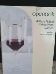 Set of 4 Openook Ribbed Wine Glasses With Gold Trim 340ml