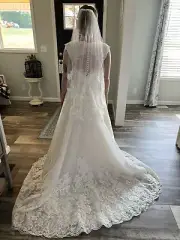 Davids bridal wedding dress Size 2 Petite BRAND NEW comes With all accessories.