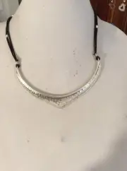 $50 ROBERT LEE MORRIS SOHO SILVER PLATED HAMMERED FRONTAL NECKLACE O5