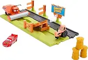 [Mattel] Disney Pixar Cars Playset with 3 Toy Vehicles & 2 Ways to Play, Frank Escape & Stunt Race Playset Includes Lightning McQueen