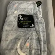 HALLOWEEN THROW GLOW IN THE DARK, GRAY MOONS,EYES, STARS, BATS & . 50”x60” NWT