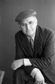 actor Art Carney backstage at the Vivian Beaumont Theatre 1968 OLD PHOTO 2