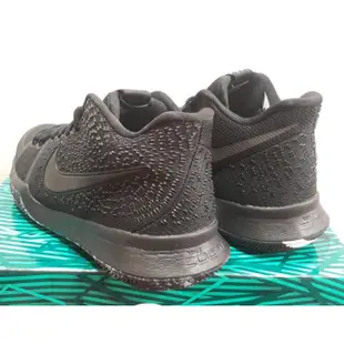 正品 NIKE KYRIE 3 Triple Black 爾文三代 膠底 籃球鞋 852396-005 男鞋 黑色