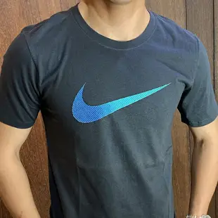 美國百分百【全新真品】Nike T恤 耐吉 短袖 上衣 T-shirt 運動休閒 大logo 深灰色 S號 G784