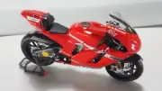 Casey Stoner. Ducati Desmosedici MotoGP 2008. Minichamps 1/12