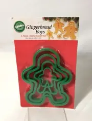WILTON GINGERBREAD BOYS 4 PIECE COOKIE CUTTER SET - GREEN PLASTIC - NEW