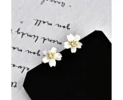 Artistic ins Style Shell Flower Earrings Women's Fresh White Daisy Simple Earrings for Girls Mori Earrings/peach blossom