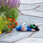 1 Piece Drunken Garden Gnome Statue, Garden Decoration, Resin Decorative Statue for Garden, Yard, 24cm
