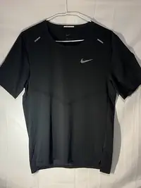 在飛比找Yahoo!奇摩拍賣優惠-nike running dri-fit男上衣