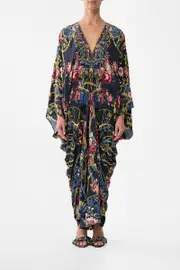 T SHAPE LONG KAFTAN ORNATE ON A PLATE