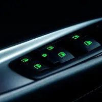 在飛比找Yahoo!奇摩拍賣優惠-汽車車窗夜光按鍵貼 通用車窗熒光貼-概念汽車