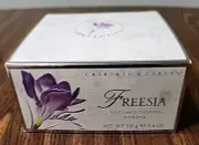 Crabtree & Evelyn Dusting Bath Powder Freesia English Floral & Puff 3.4 oz NIB