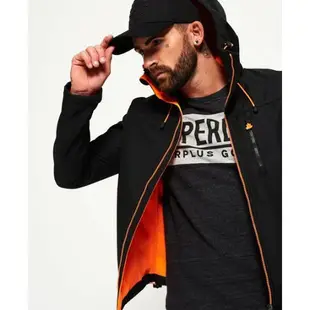 跩狗嚴選 極度乾燥 Superdry Trekker 風衣 刷毛 外套 彈性材質 黑橘 低調新設計壓印Logo