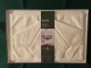 Charles Gallen 8pc. Embroidered Lace Edged Set (4) Placemats & (4) Napkins