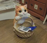 在飛比找Yahoo!奇摩拍賣優惠-可愛動物擺飾 可愛小貓擺飾 小貓收納提籃子 可愛小貓擺飾 玄