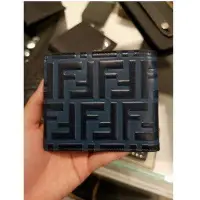 在飛比找Yahoo!奇摩拍賣優惠-直購#FENDI 芬迪 字母壓紋LOGO牛皮8卡短夾/錢包/