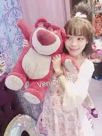 在飛比找Yahoo!奇摩拍賣優惠-Venice109日本連線代購香港迪士尼樂園熊抱哥大娃娃草莓