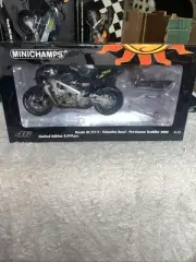 Minichamps 1/12 Honda RC211V 2002 Valentino Rossi Pre Season Test Motorbike