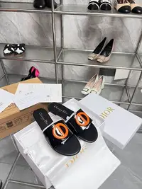 在飛比找Yahoo!奇摩拍賣優惠-Connie二號店#Dior 迪奧字母扣拖鞋尖頭拖鞋黑色平底