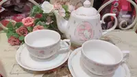 在飛比找露天拍賣優惠-♥小花花日本精品♥Hello Kitty 瓷器泡茶用花茶茶壺