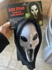 Alien Spawn Bleeding Mask New Party Scary Halloween Hand Help Pump